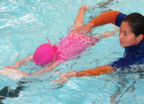 Preschool Swimming Lesson - Kickboard